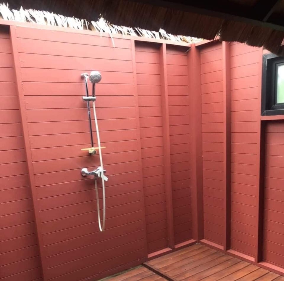 Garden View | Bathroom | Shower, free toiletries, hair dryer, slippers