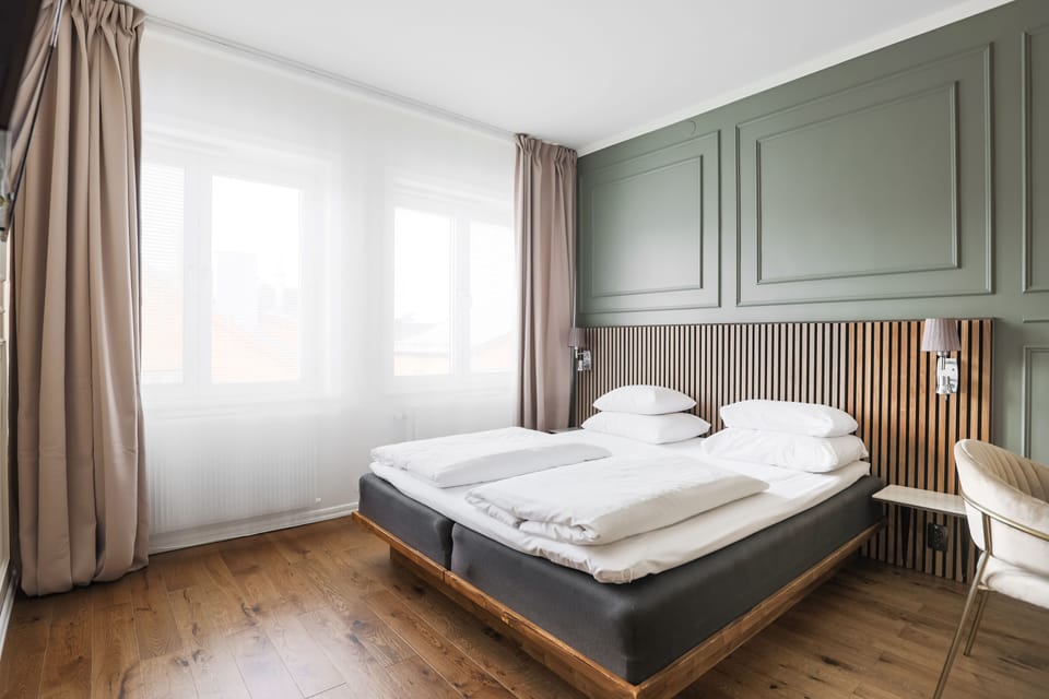 In-room safe, desk, iron/ironing board, cribs (surcharge)