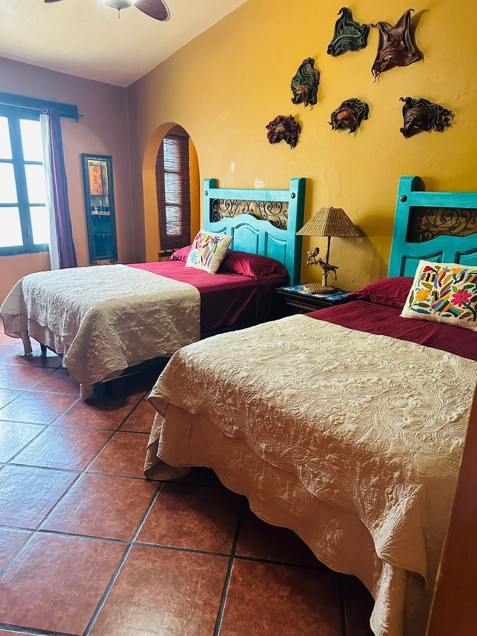 4-Peralta | Minibar, in-room safe, individually decorated, individually furnished