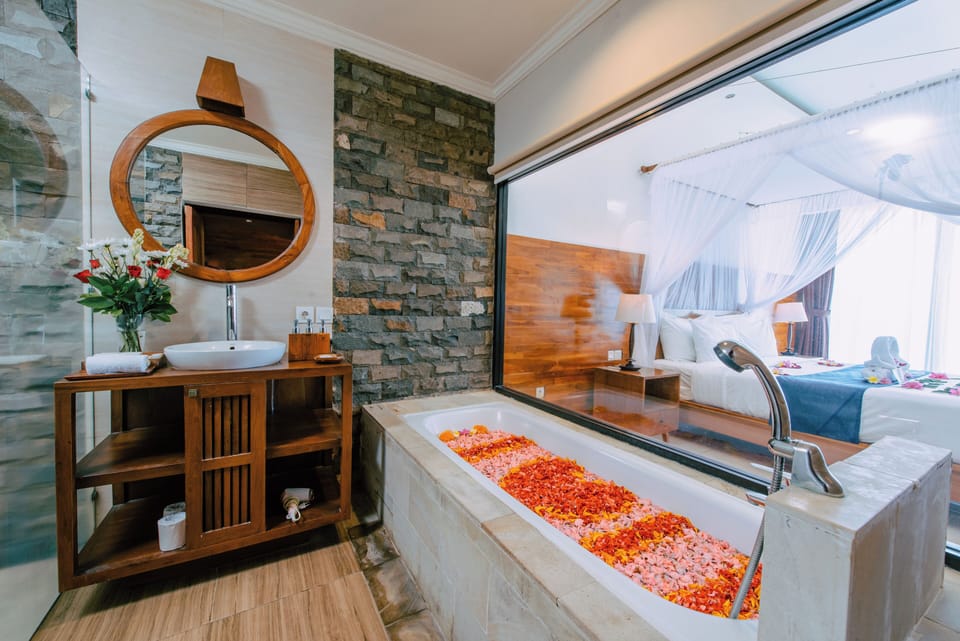 Comfort Double Room, 1 Bedroom, Garden View | Bathroom | Free toiletries, hair dryer, slippers, bidet