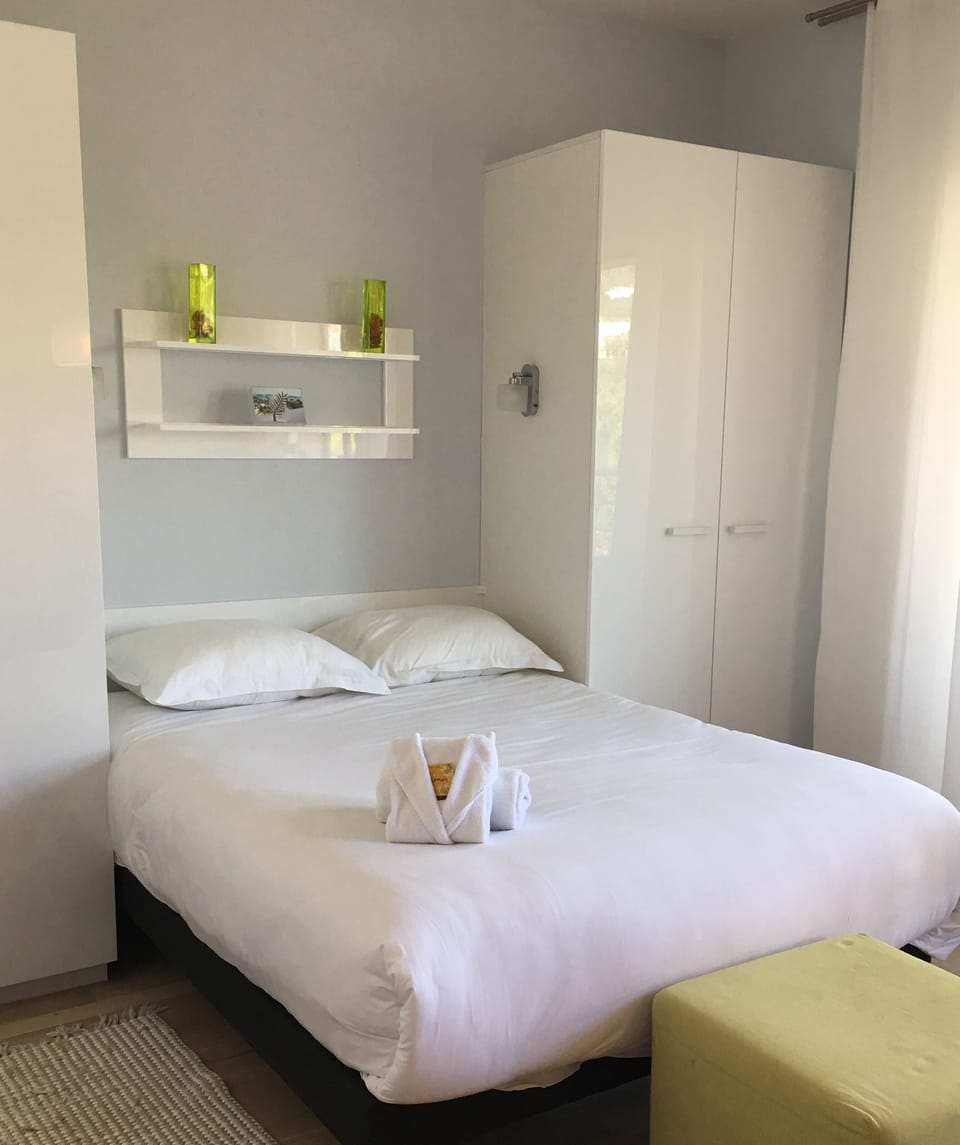 Classic Studio | In-room safe, soundproofing, iron/ironing board, free WiFi