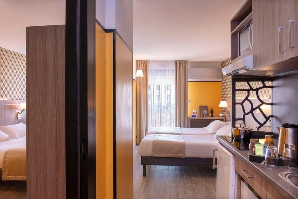 Studio, Kitchen | Minibar, in-room safe, individually furnished, desk