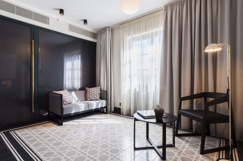 Executive Double or Twin Room, Terrace (Double or Twin) | Minibar, in-room safe, desk, laptop workspace