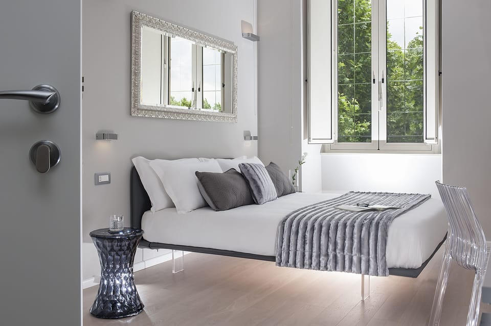 Premium bedding, in-room safe, desk, soundproofing
