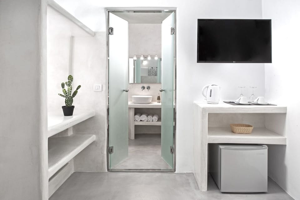 Double Room (Cave, Shared Terrace) | Premium bedding, minibar, in-room safe, soundproofing