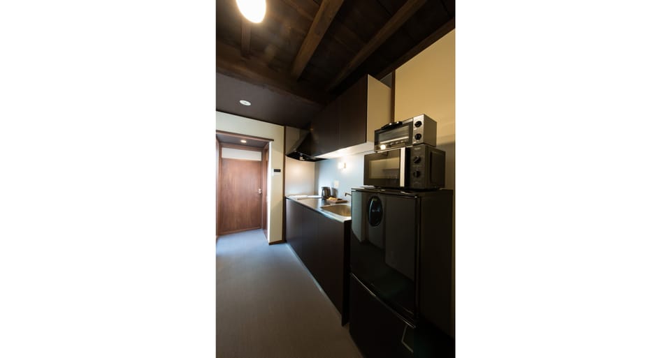 Traditional House, 3 Bedrooms, Kitchen, Garden View | Private kitchen | Fridge, microwave, stovetop, coffee/tea maker