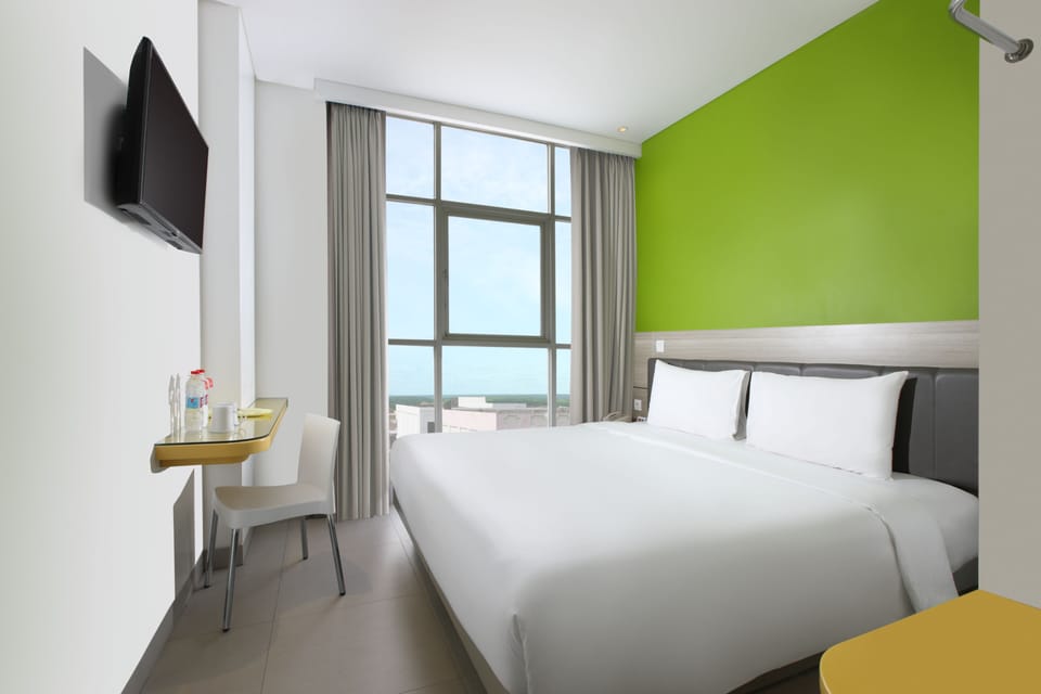 Smart Room Hollywood | Desk, WiFi (free)