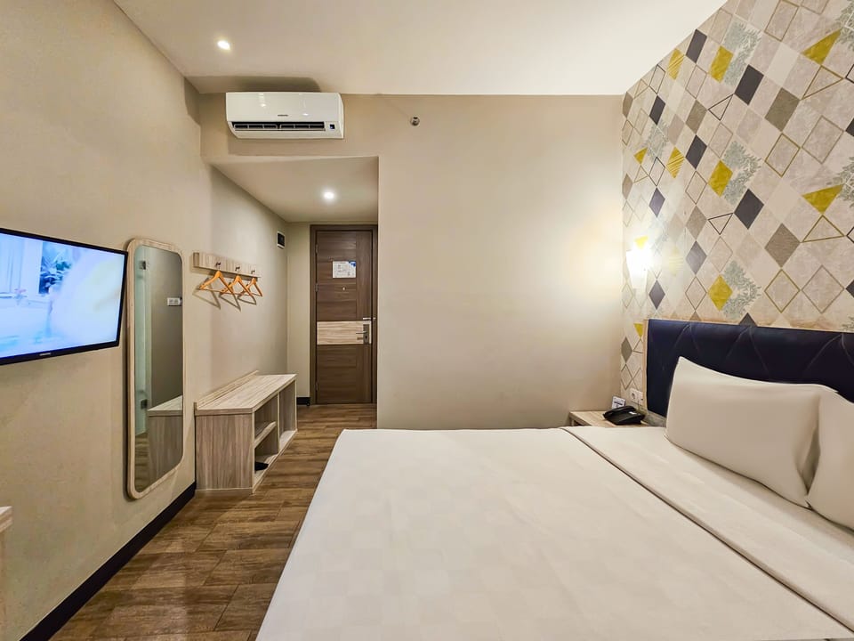 Business Double Room | In-room safe, soundproofing, free WiFi, bed sheets