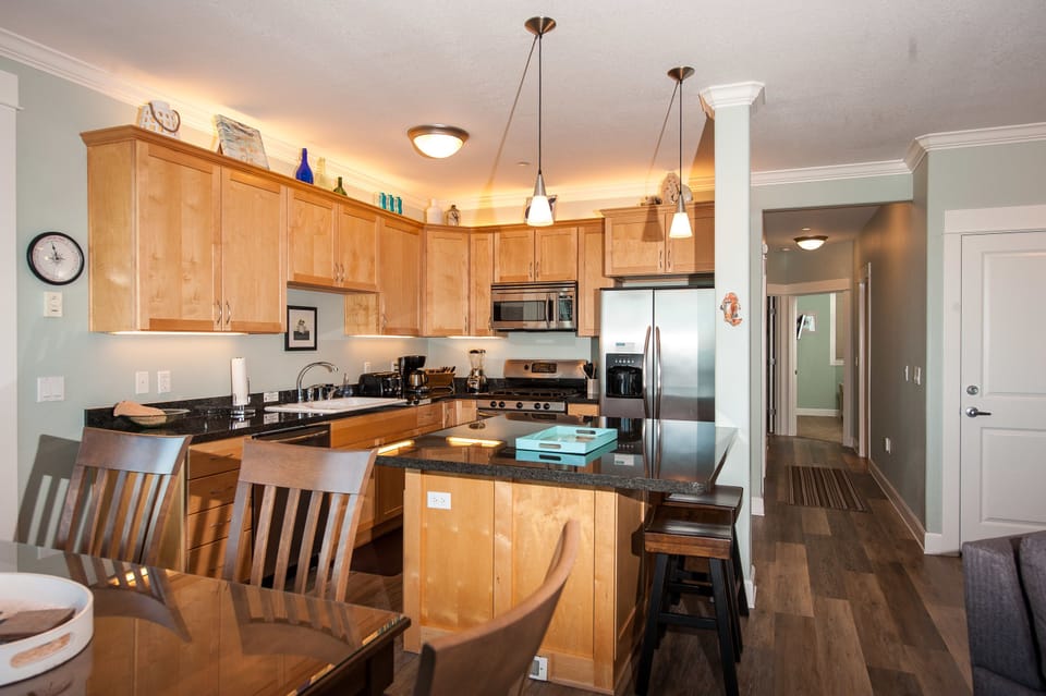 Condo, 2 Bedrooms, Ocean View, Beachfront | Private kitchen | Fridge, microwave, oven, stovetop