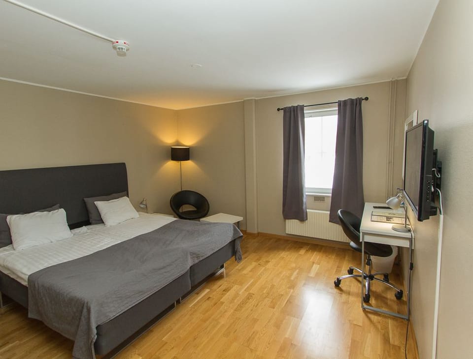 Superior Double Room | Desk, blackout drapes, iron/ironing board (on request), WiFi (free)