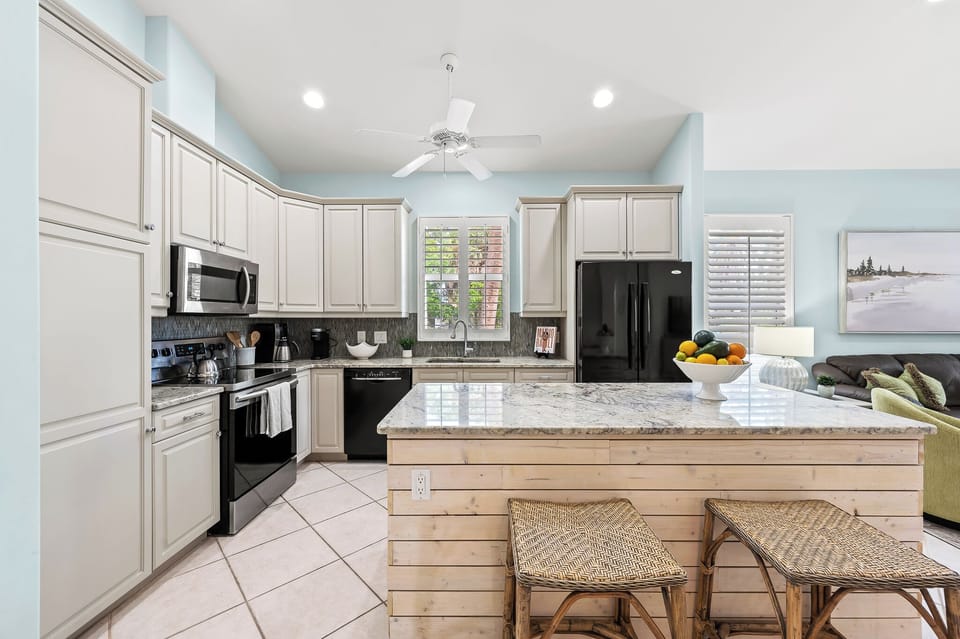 Luxury House, 3 Bedrooms, Pool View, Poolside | Private kitchen | Highchair, dining tables