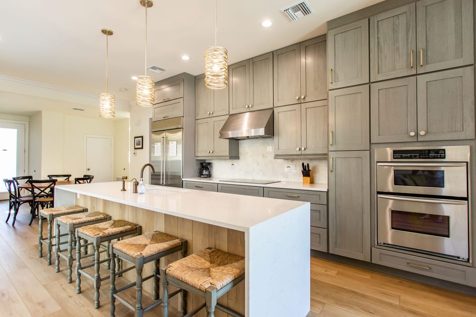 Luxury House, 5 Bedrooms, Pool View, Poolside | Private kitchen | Fridge, microwave, oven, stovetop