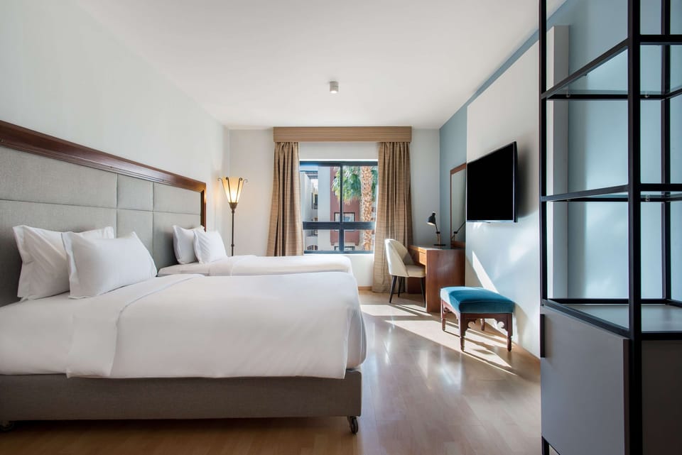 Standard Room | Minibar, in-room safe, individually furnished, desk