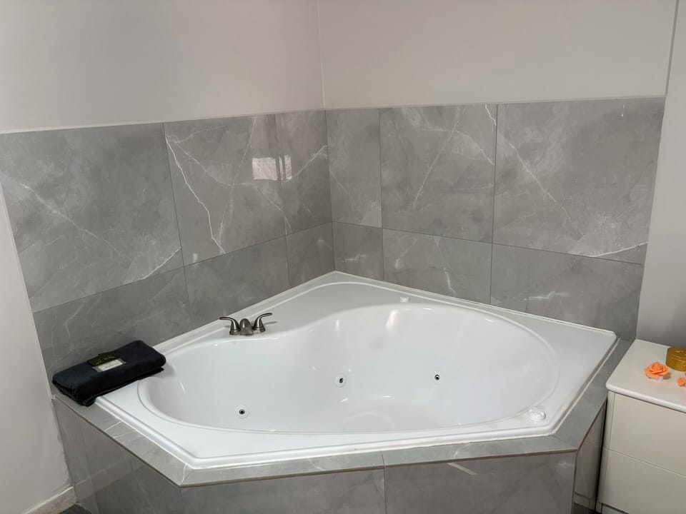 Romantic Room, 1 Bedroom | Living area | 47-inch LED TV with cable channels