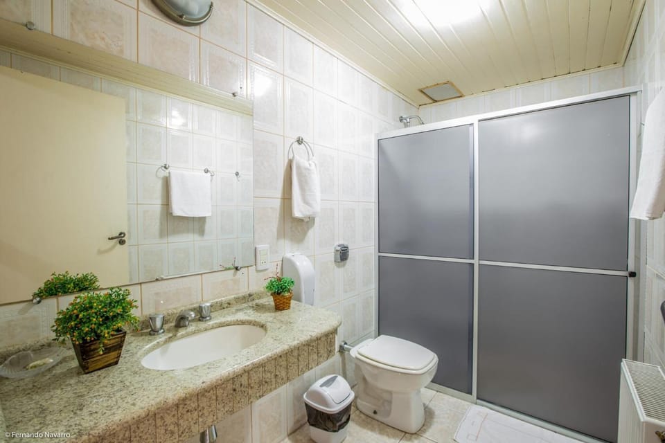 Shower, bidet, towels