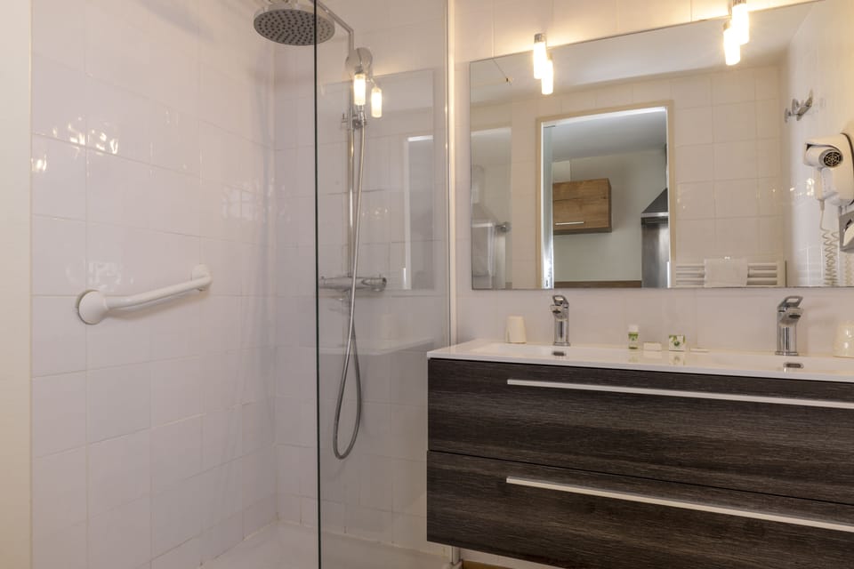 Shower, free toiletries, hair dryer, towels