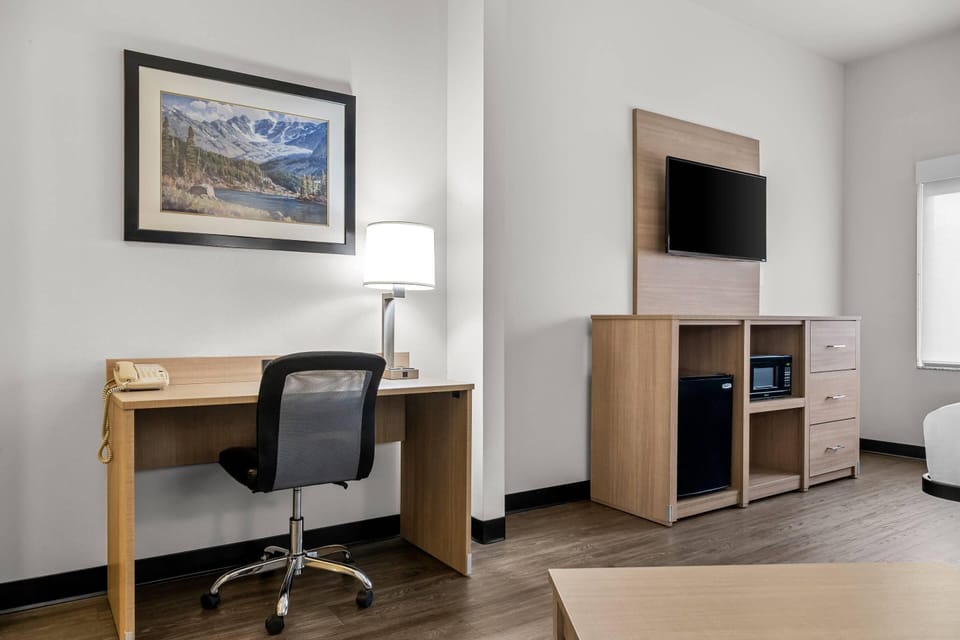 Desk, iron/ironing board, WiFi (free), alarm clocks