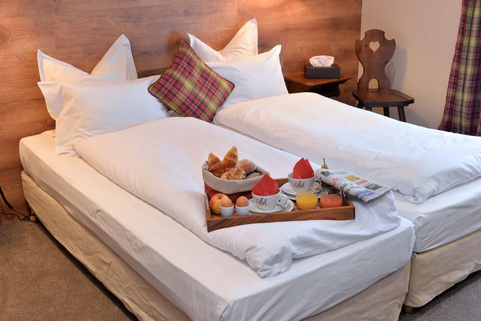 Superior Double Room | Minibar, desk, WiFi (free), bed sheets