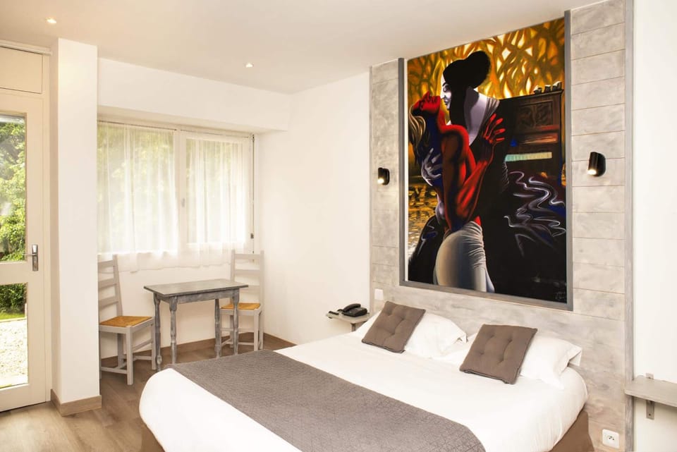 In-room safe, desk, soundproofing, free WiFi