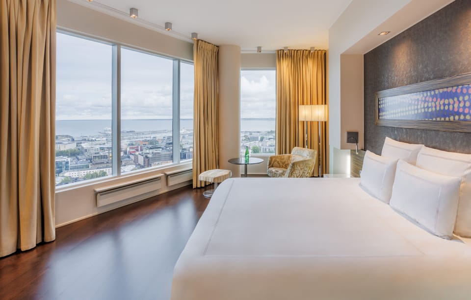 Grand Room, 1 King Bed, Harbor View | Premium bedding, minibar, in-room safe, desk