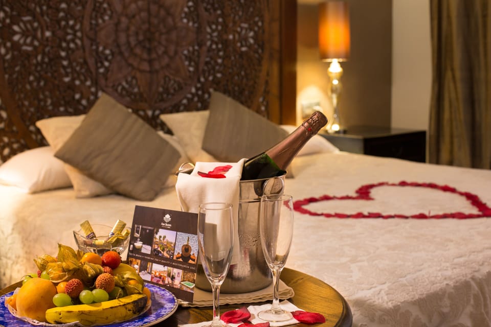 Minibar, free WiFi, bed sheets