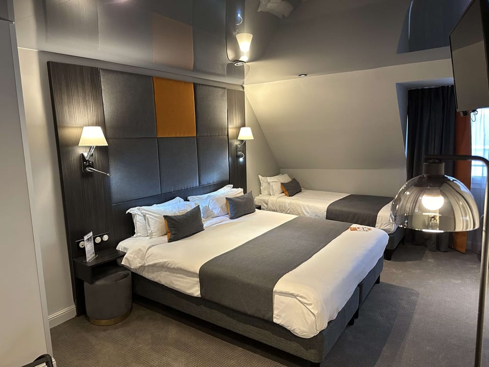 Junior Suite, 1 Queen Bed | Premium bedding, minibar, in-room safe, individually furnished