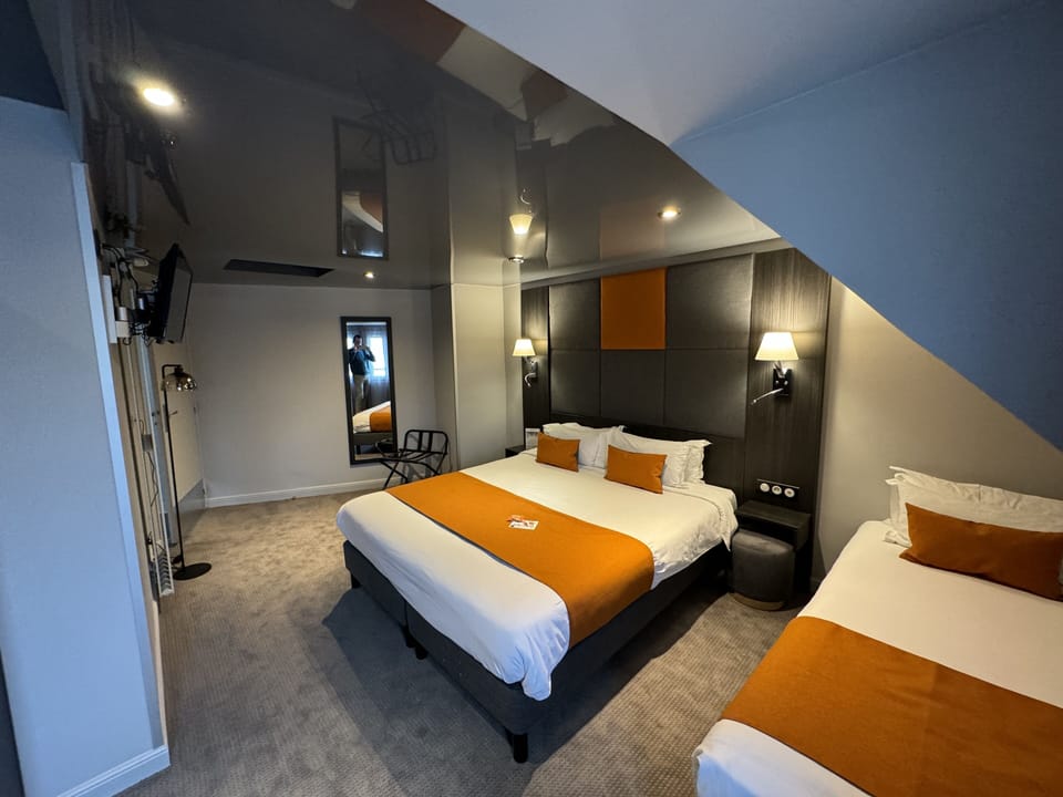 Junior Suite, 1 Queen Bed | Premium bedding, minibar, in-room safe, individually furnished