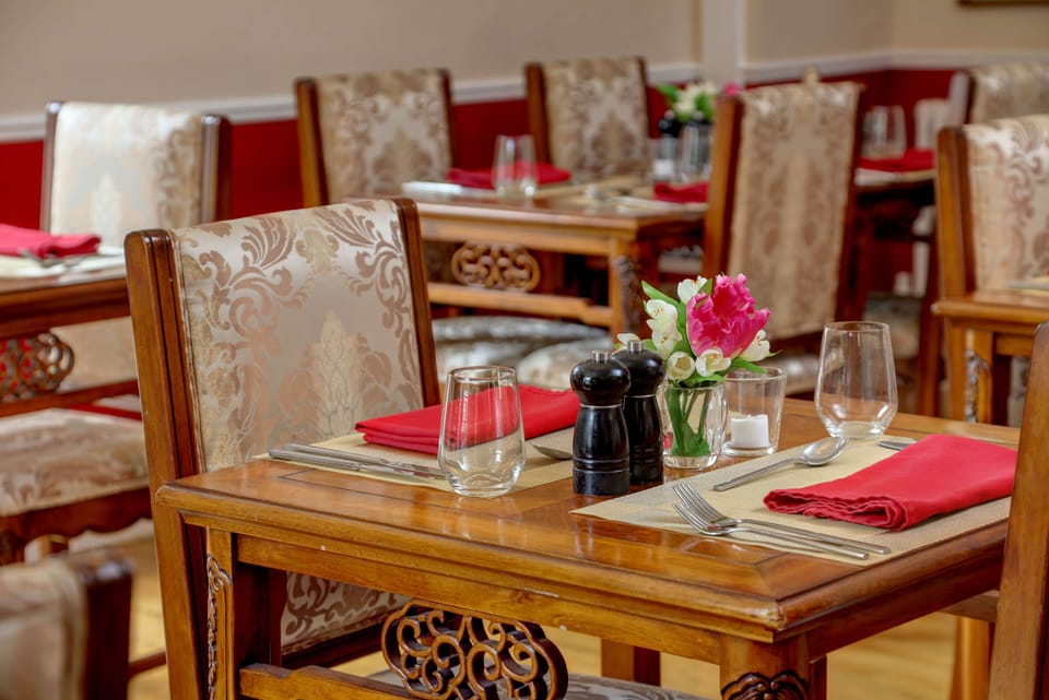 Dinner served, British cuisine