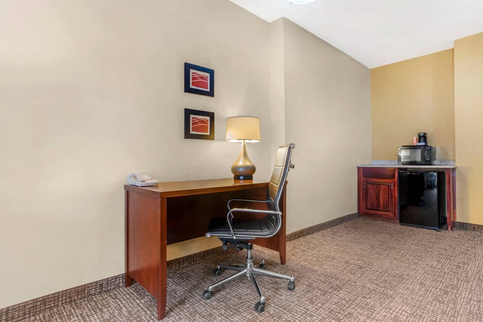 Deluxe Suite, Multiple Beds, Non Smoking | Desk, blackout drapes, iron/ironing board, free WiFi