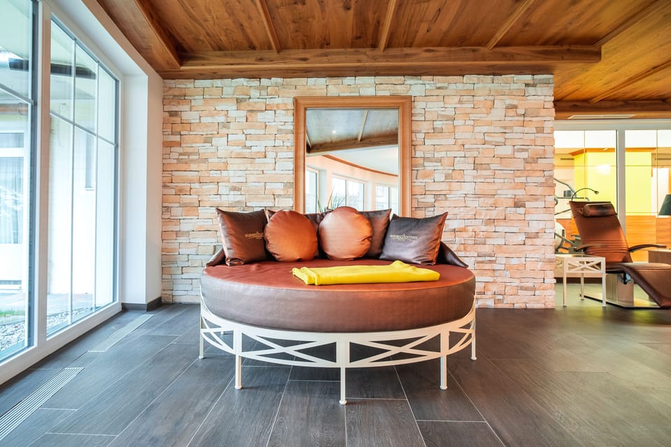 Sauna, hot tub, steam room, body treatments, aromatherapy