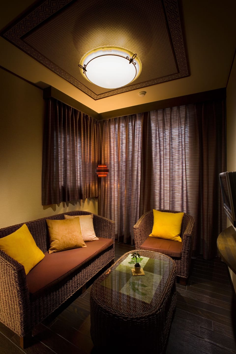 Twin Room with Private Bath, Non-smoking | In-room safe