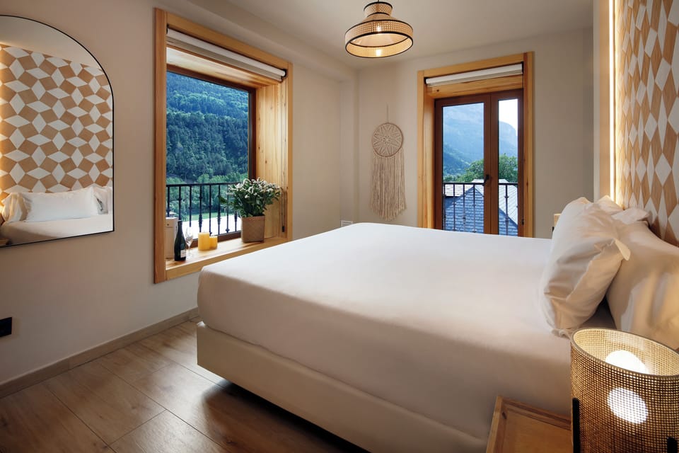 Egyptian cotton sheets, premium bedding, down comforters, pillowtop beds
