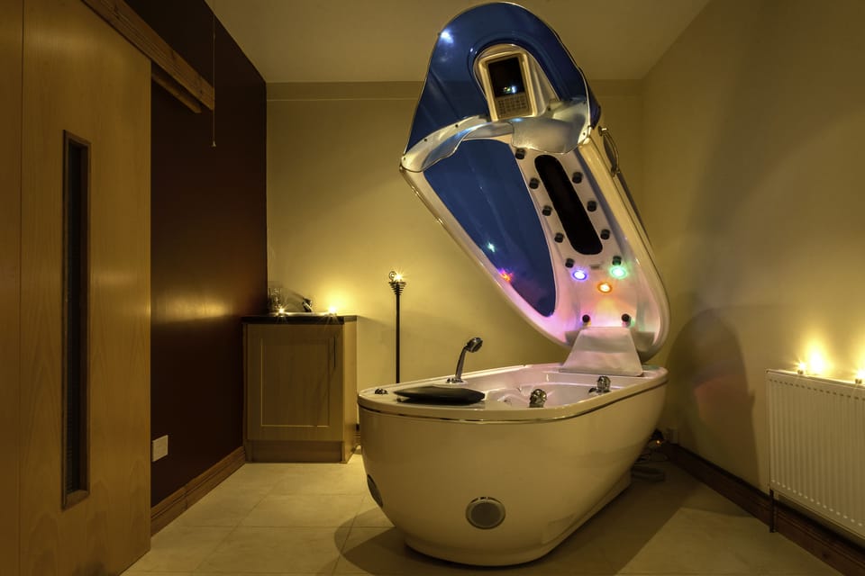 Body treatments, hydrotherapy, aromatherapy, hot stone massages