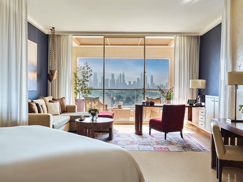Signature Room, 1 King Bed | Premium bedding, minibar, in-room safe, desk