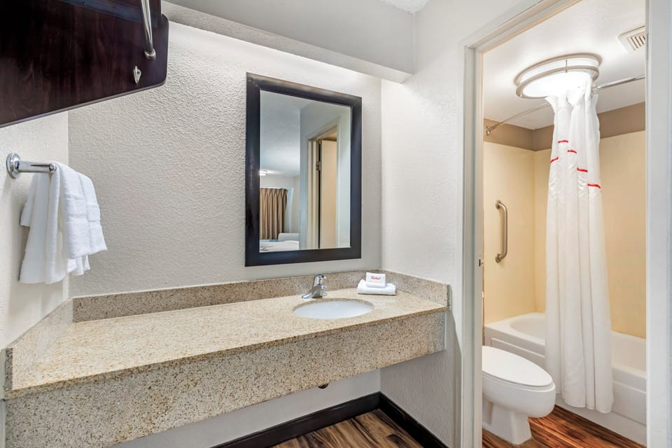 Combined shower/tub, free toiletries, towels, soap