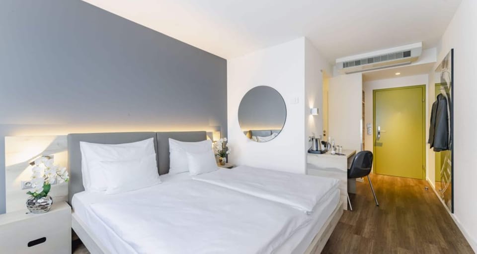 Classic Double Room | Desk, blackout drapes, soundproofing, rollaway beds