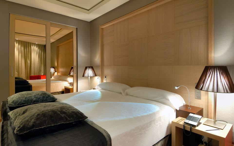 Premium bedding, down comforters, minibar, in-room safe