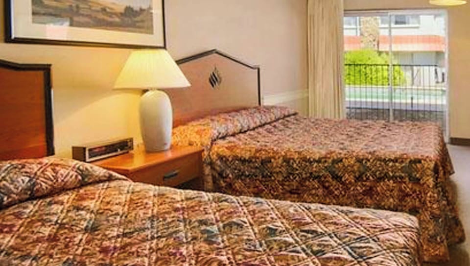 Room, 2 Queen Beds, Non Smoking, Refrigerator (2 Star) | Desk, laptop workspace, WiFi (free), alarm clocks