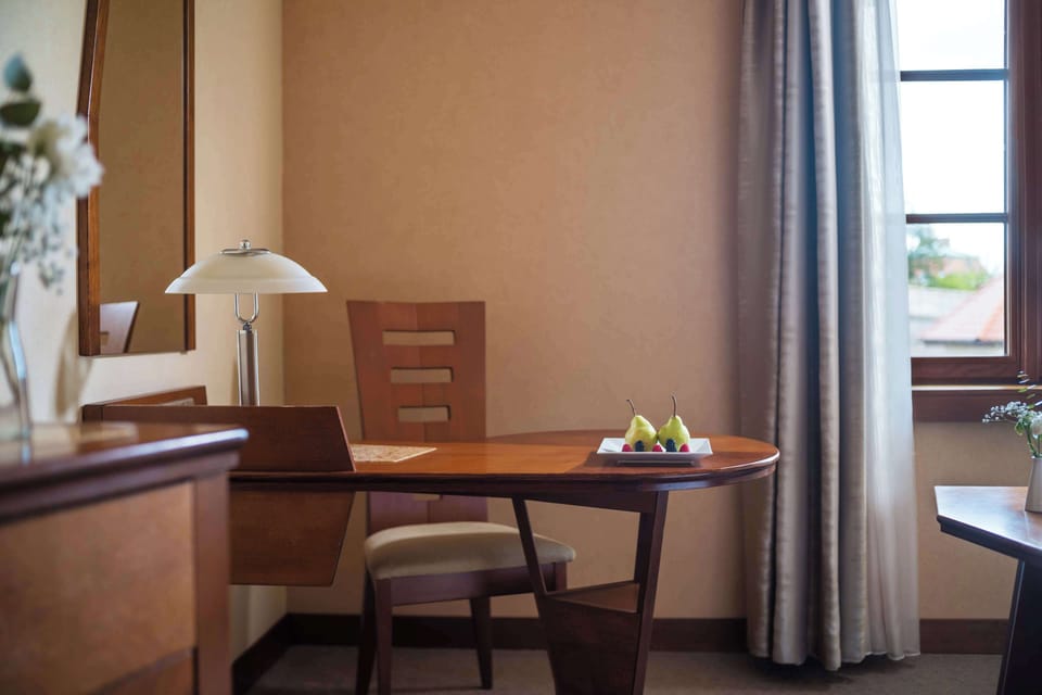 1 bedroom, hypo-allergenic bedding available, in-room safe, desk