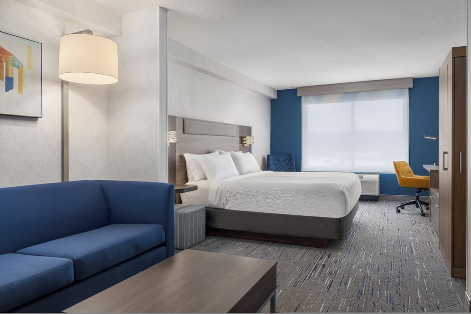 Suite, 1 King Bed with Sofa bed (Wet Bar) | Blackout drapes, iron/ironing board, free WiFi, bed sheets