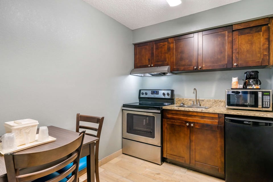Suite, Multiple Beds, Non Smoking, Kitchen (2 Queen Beds, 1 Sofa Bed) | Private kitchen | Fridge, microwave, coffee/tea maker