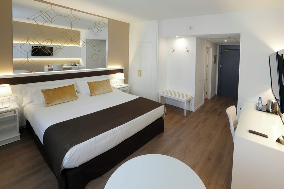 1 bedroom, minibar, in-room safe, desk