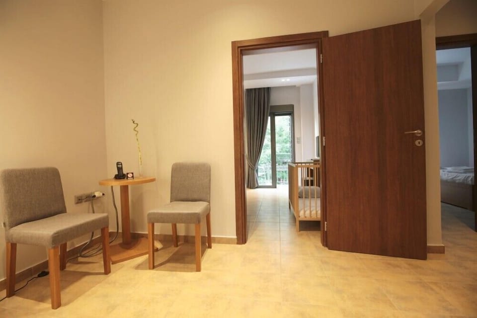 Meni Apartments Hotel Bed and Breakfast in Athens