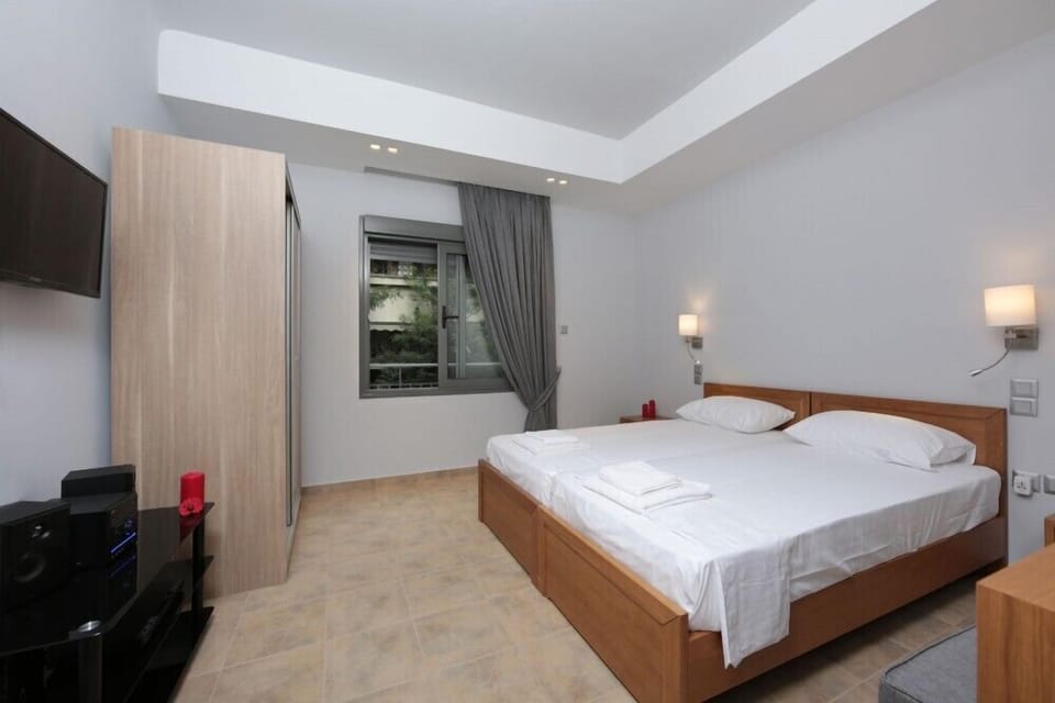 2 bedrooms, premium bedding, in-room safe, soundproofing