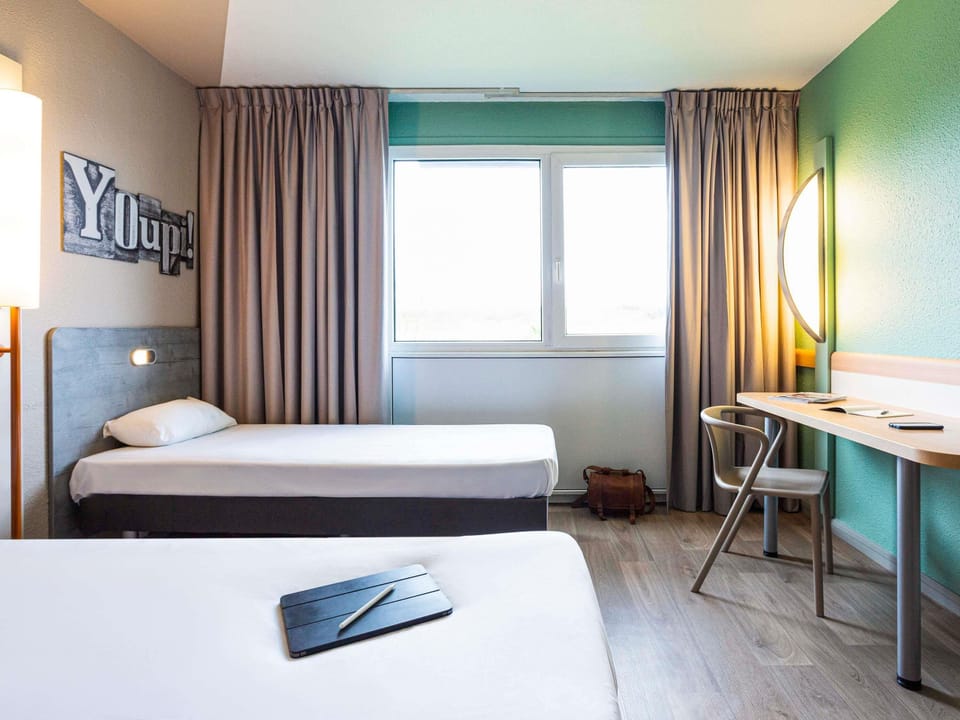 Triple Room, 1 Double Bed | Desk, laptop workspace, blackout drapes, soundproofing