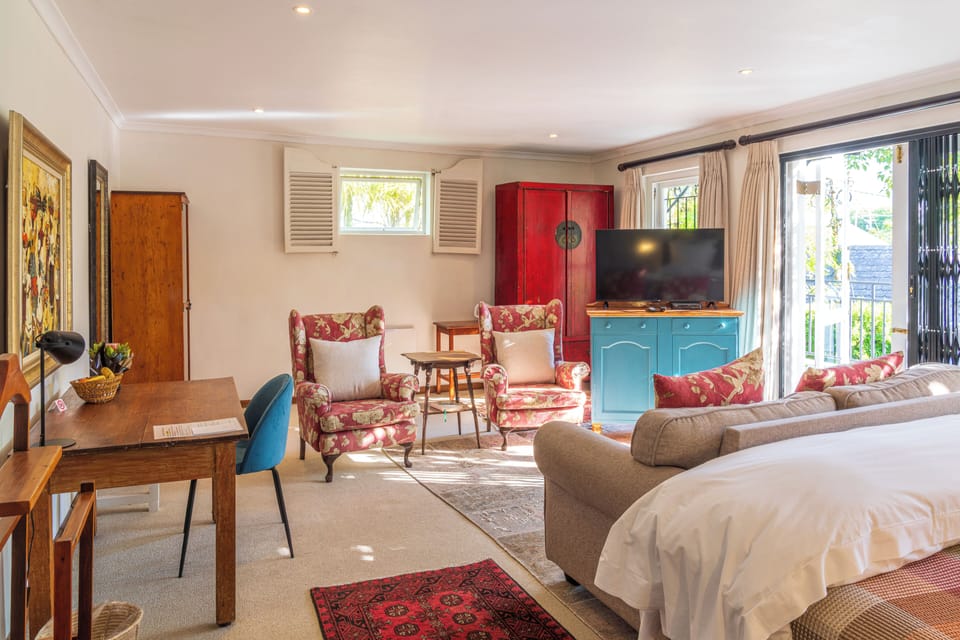 Mountainview room with large patio  | In-room safe, desk, iron/ironing board, free WiFi