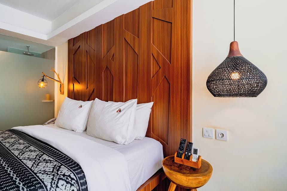 Max Happiness Room | In-room safe, desk, laptop workspace, blackout drapes