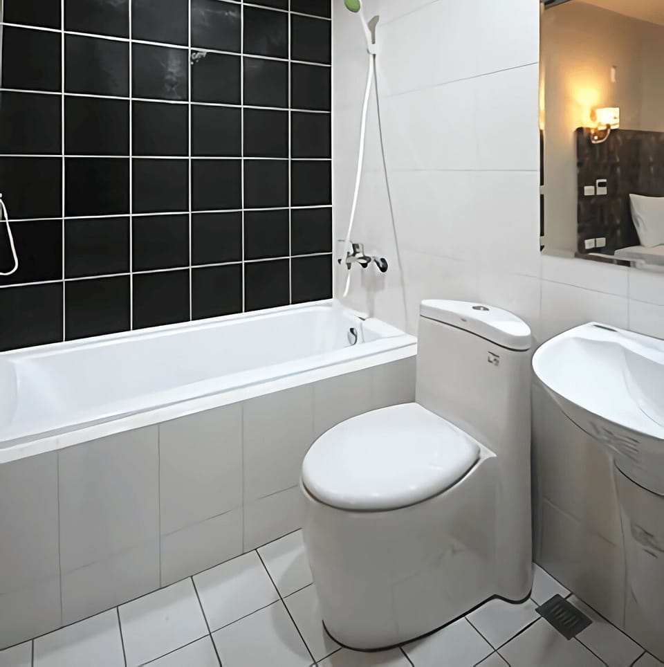 Superior Double Room, Balcony | Bathroom | Combined shower/tub, rainfall showerhead, hair dryer, slippers