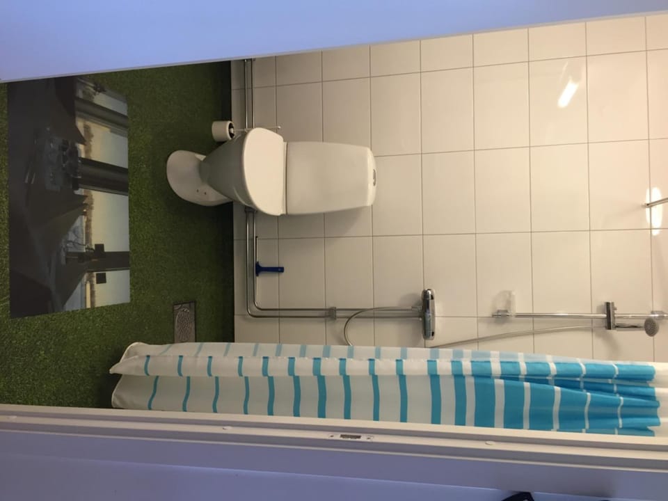 Shower, towels