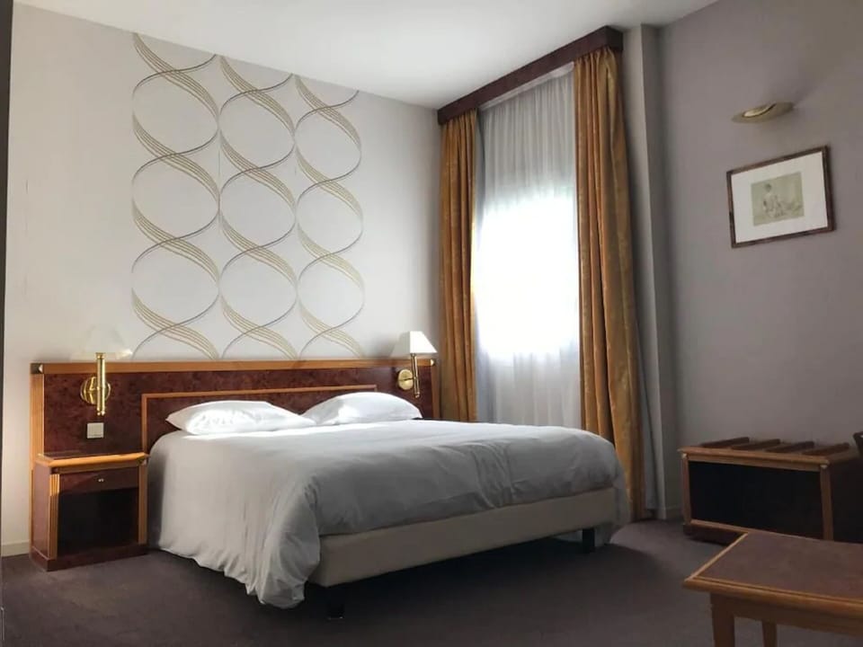 Family Room | Desk, soundproofing, free WiFi, wheelchair access